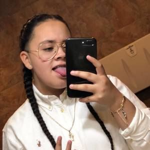 Meet your Posher, Alexia